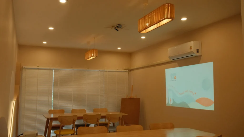 บริการให้เช่าพื้นที่จัดประชุม อบรม และ Workshop ในบรรยากาศอบอุ่น เป็นส่วนตัว เหมาะสำหรับการแลกเปลี่ยนเรียนรู้และจัดกิจกรรมกลุ่ม